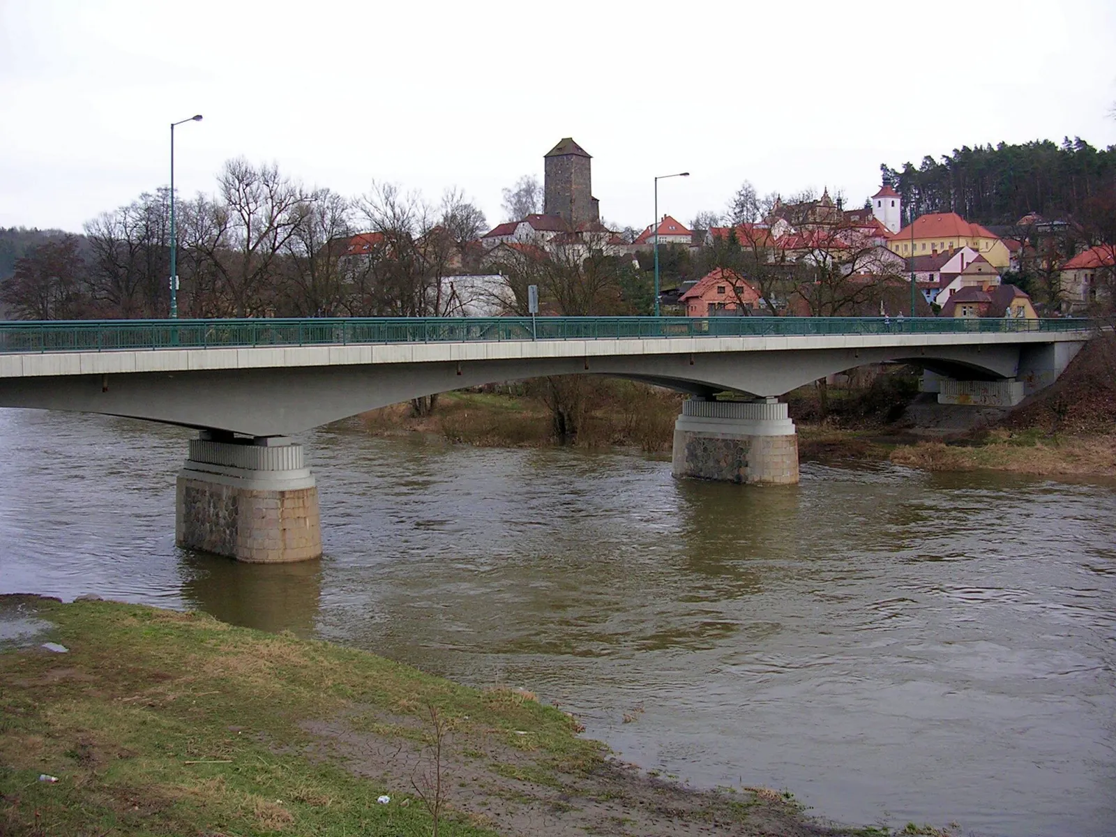 Pohled na obec Týnec nad Sázavou, okres Benešov