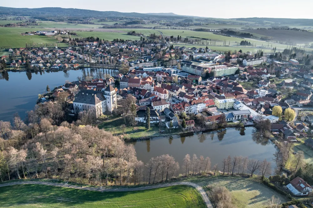 Pohled na obec Rožmitál pod Třemšínem, okres Příbram