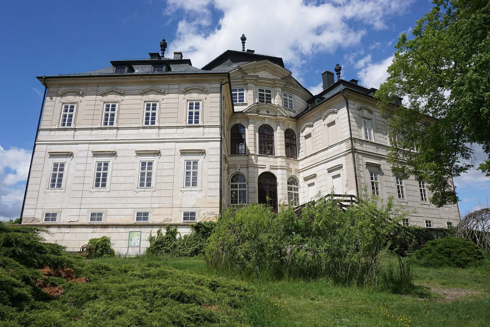 Pohled na obec Chlumec nad Cidlinou, okres Hradec Králové