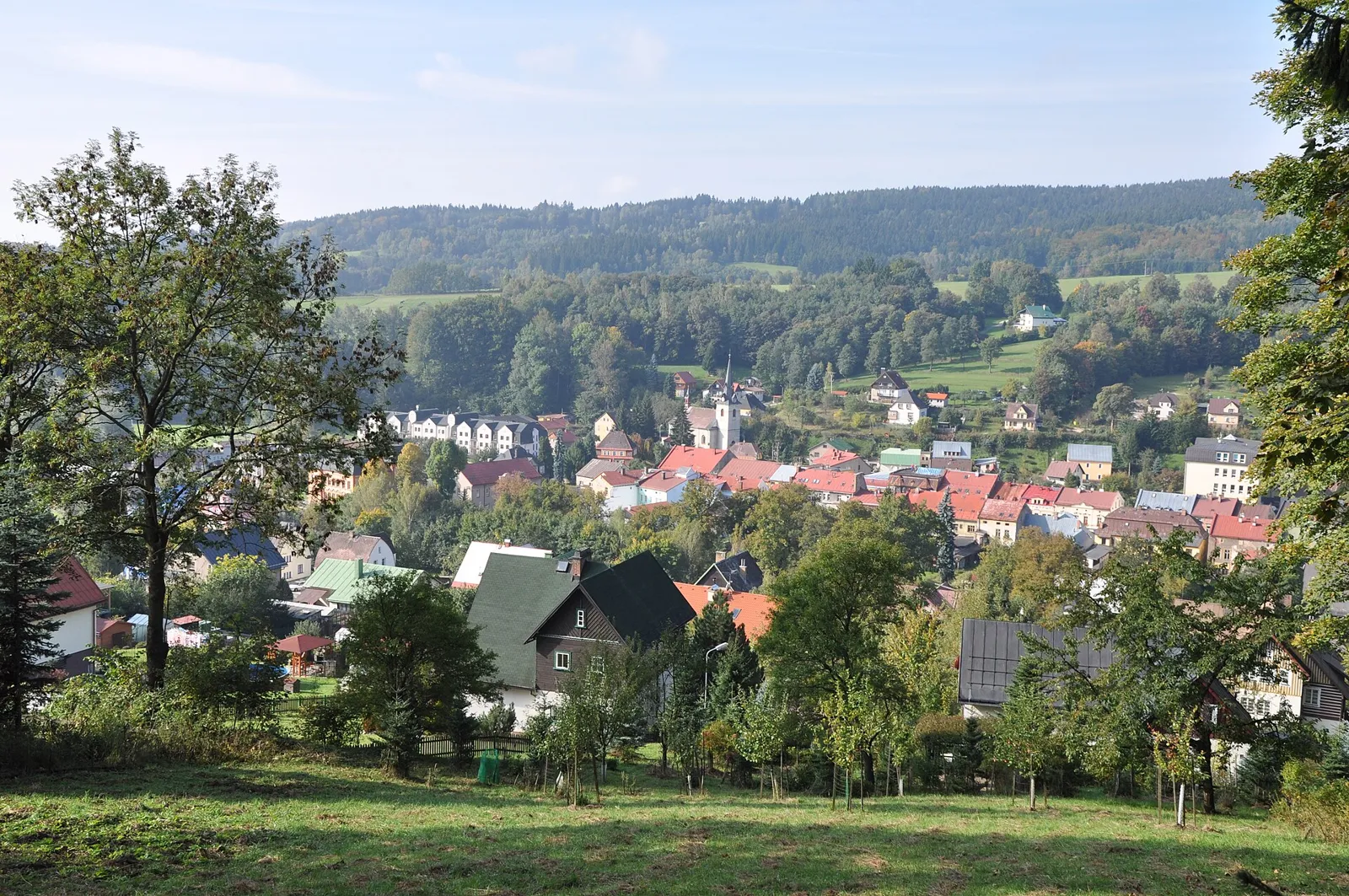 Pohled na obec Svoboda nad Úpou, okres Trutnov