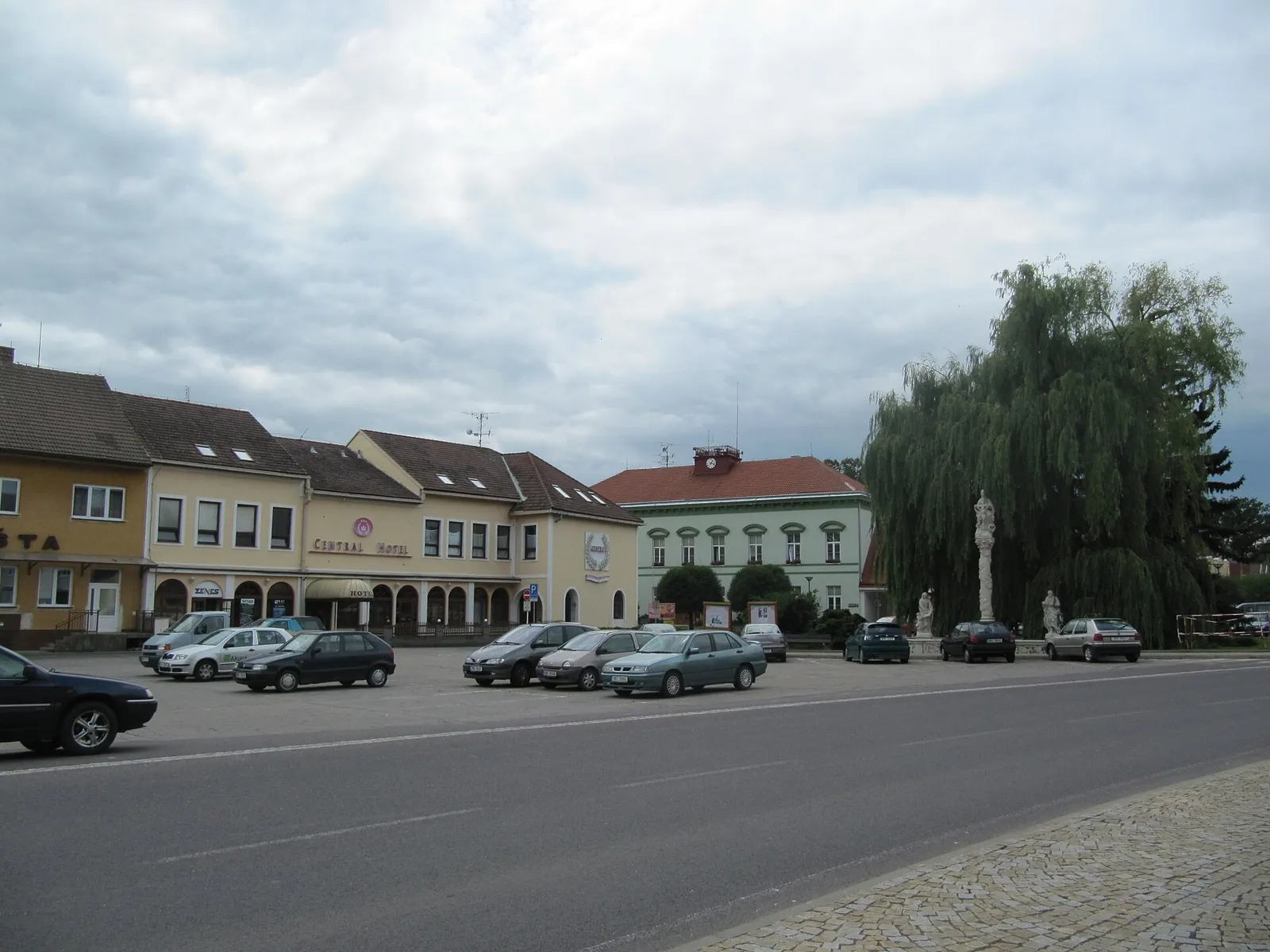 Pohled na obec Hrušovany nad Jevišovkou, okres Znojmo